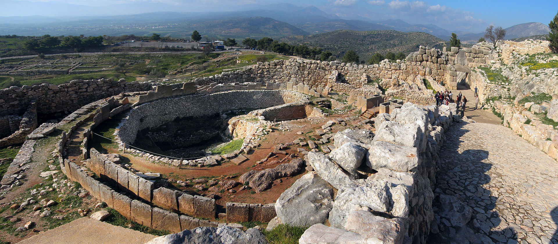 The Shaft Graves of Mycenae – Brewminate: We&#39;re Never Far from Where We Were
